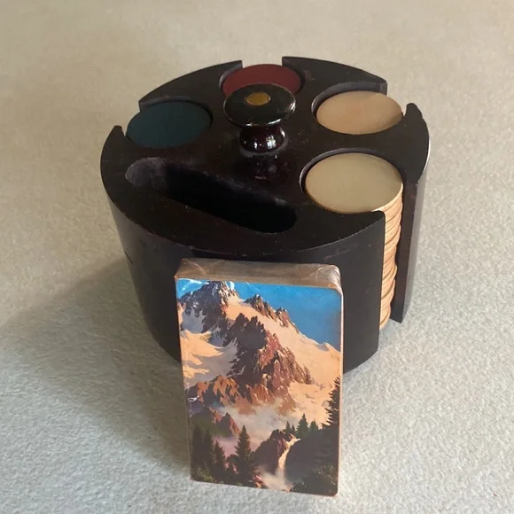 Vintage 4 slot wooden poker caddy with 100 clay/composite chips and sealed cards